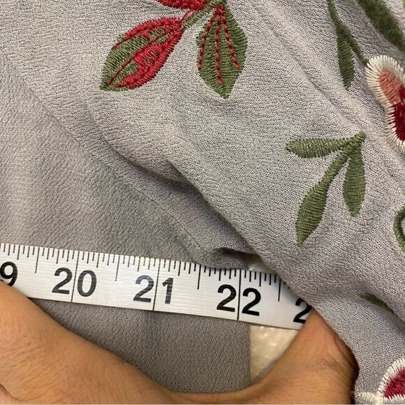 Umgee gray off the Shoulder Top blouse Embroidered Bell Sleeve oversized boho S - Picture 6 of 9
